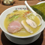 いしばし×七志 - 濃厚貝出汁ラーメン990円。