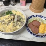 よしのや食堂 - ◆ 玉子生そば (大) ¥400-
            ◆ おかず皿¥280- ※だったと思う