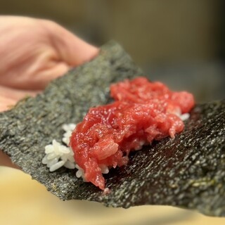 We offer seaweed that goes well with sushi.