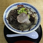 博多長浜ラーメン 呑龍 - ニンニクと紅生姜がとても合います❗️