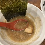 つけ麺 津気屋 - スープ割。僕の変態啜りを行うと、残るつけ汁は僅か。なのでスープ割り好きな人は変態啜りは非推奨。