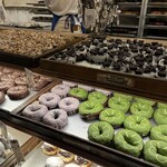 OLGA LE BON BON DONUTS 博多店 - アーモンドキャラメルや抹茶など様々な種類がありました。