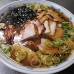 肉の山喜 - 醤油チャーシュー麺