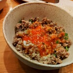 練馬 鳥長 新潟 - そぼろ丼、黄身をつぶして