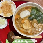 近江家 - けんちん蕎麦 サービスライス（揚げ玉乗せ）