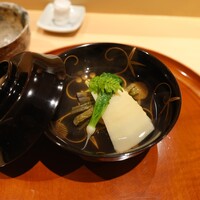 銀座 しのはら - 帆立松葉蟹真丈にゼンマイ筍のお椀
