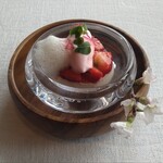 サンス・エ・サヴール - デザート1（苺とラズベリーのメレンゲソルベ）