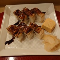 馳走や直 赤坂本店 - 名物の穴子寿司 酒飲み用の為か少々甘さ控えめ