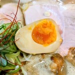 麺や ゼットン - ドロ煮干し強大盛の味玉