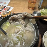 韓国料理サムシセキ - 半鶏湯の中の鶏の箸上げ