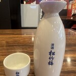 24時間 餃子酒場 - 日本酒松竹梅冷2合638円