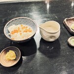 肉匠なか田 - 茶碗に盛り付け