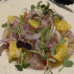 SIORI - カンパチとはっさく、赤玉ねぎのカルパッチョ