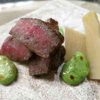 六雁 - 肉料理　石垣牛の炭火焼　寒筍と空豆の油焼き