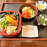 Yoshino Zushi - マグロ中落丼1000円