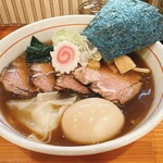 ロースの虎 - 特製ラーメン。なんだかスパイシーな辛さがある