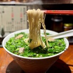 麺屋 我論 - ニラの海から麺リフト