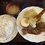 グリルミヤコ - ステーキランチ（ステーキ・エビフライ・目玉焼き・ライス・みそ汁）1280円