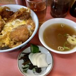 王ちゃん - カツ丼のお新香とスープ