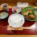 いし井 - 骨なし かれい煮付定食 1,300円 ♪