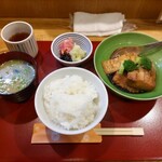 いし井 - 骨なし かれい煮付定食 1,300円 ♪