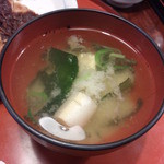 かつ亭　おし田 - 麩と若布の味噌汁