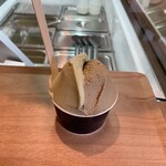 狭山茶アイス専門店 あま茶 - アイスクリーム　棒茶とほうじ茶のダブル