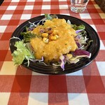 Trattoria bambina - 【2024.3.7(木)】ホタテバターしょうゆとレモンのパスタ（並盛・乾麺・100g）1,400円の野菜サラダ