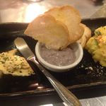 鉄板焼とワイン COCOLO - 「タパス盛り合わせ」(￥３００)　左からオマール海老のムース、レバーパテ、インカの目覚めポテサラ