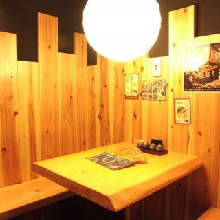 木目調の落ち着いた空間◆女性やファミリーの方々も大歓迎
