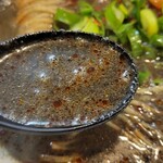 極麺 青二犀 - 黒と赤