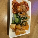 韓国料理 ブサンハン - キムチ盛り合わせ