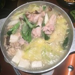 炭火やきとり 豆鳥 鶴舞店 - 鶏白湯水炊き鍋　出来上がり