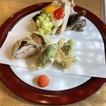 中正屋 - 春の山菜と椎茸しんじょうの天ぷら、まる豚