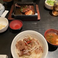 鉄板ダイニング 哲 - 撮影前にうっかり少し食べちゃった