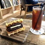 NOG COFFEE ROASTERS - あんバターサンドとアイスコーヒー