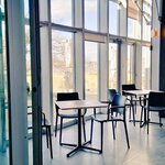 柏野菜×イタリアン VEGETALIAN SHANTY 道の駅しょうなん店 - 店入り口付近の席。