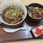 yatabehigashipa-kingueriakudarifu-doko-to - うどん牛すじセット