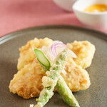 Chicken tempura, vinegared yolk, rakkyo and Tosa vinegar, fresh onion