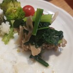 キッチン ブルー グローブ - 最後までほうれん草を乗せます