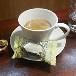 キッチン ブルー グローブ - ミルクを入れます