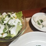 キッチン ブルー グローブ - サラダ、お新香のアップ