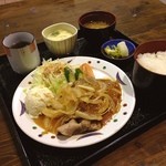 Bia Mun - 今夜は出雲市のビアムーンで「豚生姜焼き定食」です。