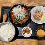 《冬季限定！》麦味噌スンドゥブと唐揚げ定食