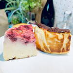 チャコメ - ホワイトチョコ、フランボワーズ　バスクチーズとバスクチーズの組み合わせ　　byまみこまみこ