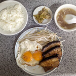 味の萬楽 - チャーシューエッグ定食(裏メニュー)