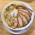 ラーメンムギュ - オニバラ白950円＋ワンタン220円(税込価格)