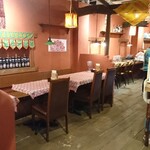 ASIAN DINING KHADKA PLACE - 店内 テーブル席