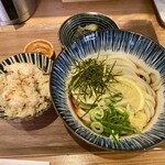 Waganse - 【かけうどん定食  ¥900- (税込)】
                        ※ぶっかけうどん(冷)280g
                        ※炊き込みご飯
                        ※小鉢
                        ※お新香