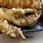 富士見うどん - 2024/03/07
      温かけうどん 290円
      麺増量 1玉 120円
      天ぷら 各150円
      ・紅しょうが かきあげ
      ・鶏ささみ
      ・いかげそ
      ✳︎ネギ、天かす、生姜、紅生姜 無料